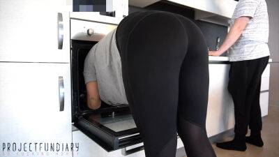 girl in yoga leggings stuck in oven - projectsexdiary - sunporno.com