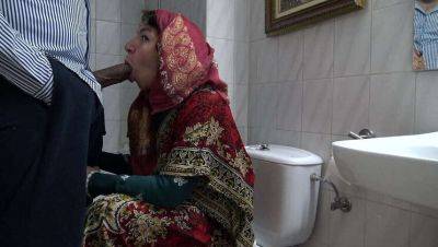 A Raunchy Turkish Muslim Spouse's Encounter with a Black Immigrant in a Public Restroom - veryfreeporn.com - Britain - Turkey