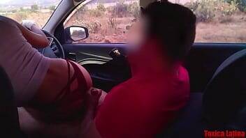 Me follo a mi hombre en el coche a puros Sentones hasta que nos interumpe la ley con policias y fuimos arrestados - xvideos.com