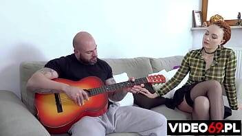 Polskie porno - Nauka gry na gitarze - xvideos.com