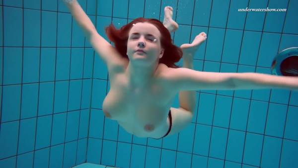 Fun Czech Babe Vesta Swims Naked And Horny - upornia.com