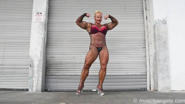 Nuriye Evans Massive Amazon Muscle - upornia.com