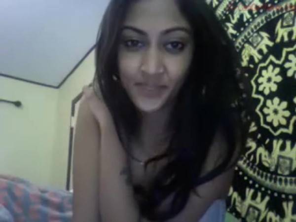 Hot Indian Girl On Her Webcam! (part 1) - upornia.com