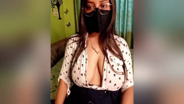 Devar Bhabhi - Bhabi Ne Apni Pussy Dikhai Sabko Video Call Par - desi-porntube.com