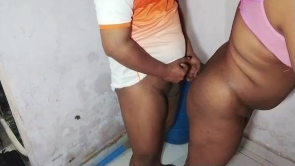 Devar Ne Bhabhi Ko Kapda Badalte Huye Dekha Phir Choda Khoob Maze Se - Devar Bhabhi - desi-porntube.com