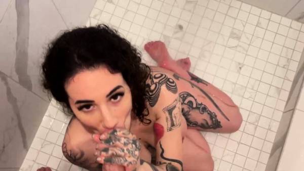 Kinky Arabelle Raphael Sucks And Blows Cock While On Shower - drtuber.com